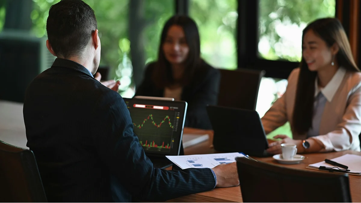 Mid-market SaaS operations